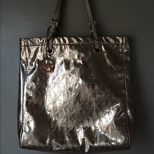 Mickael Kors gold purse 👜